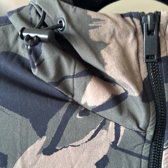 Theory 
Men’s hooded jacket size medium - Picture 6 of 13